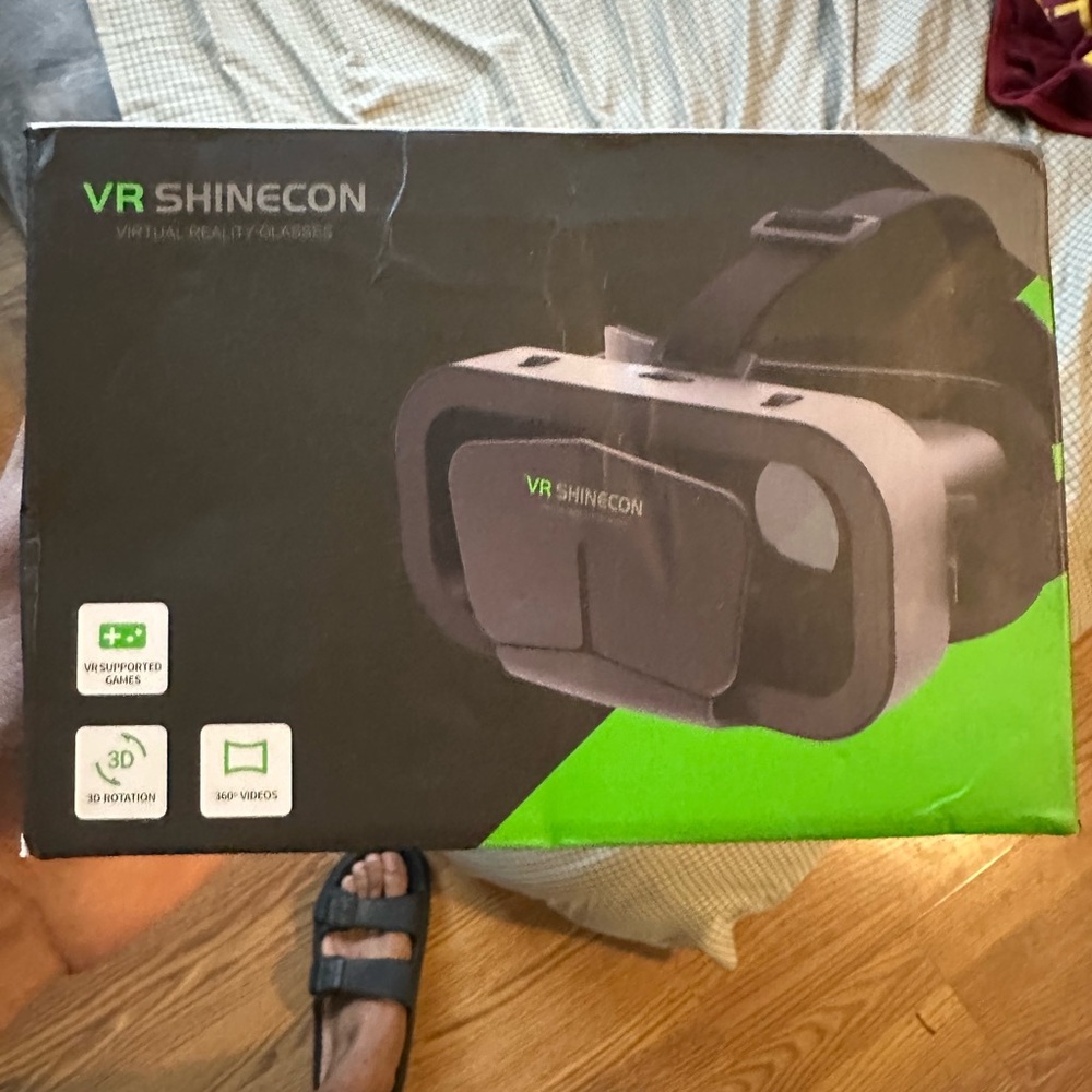 Black VR Headset — Mobile Virtual Reality Goggles